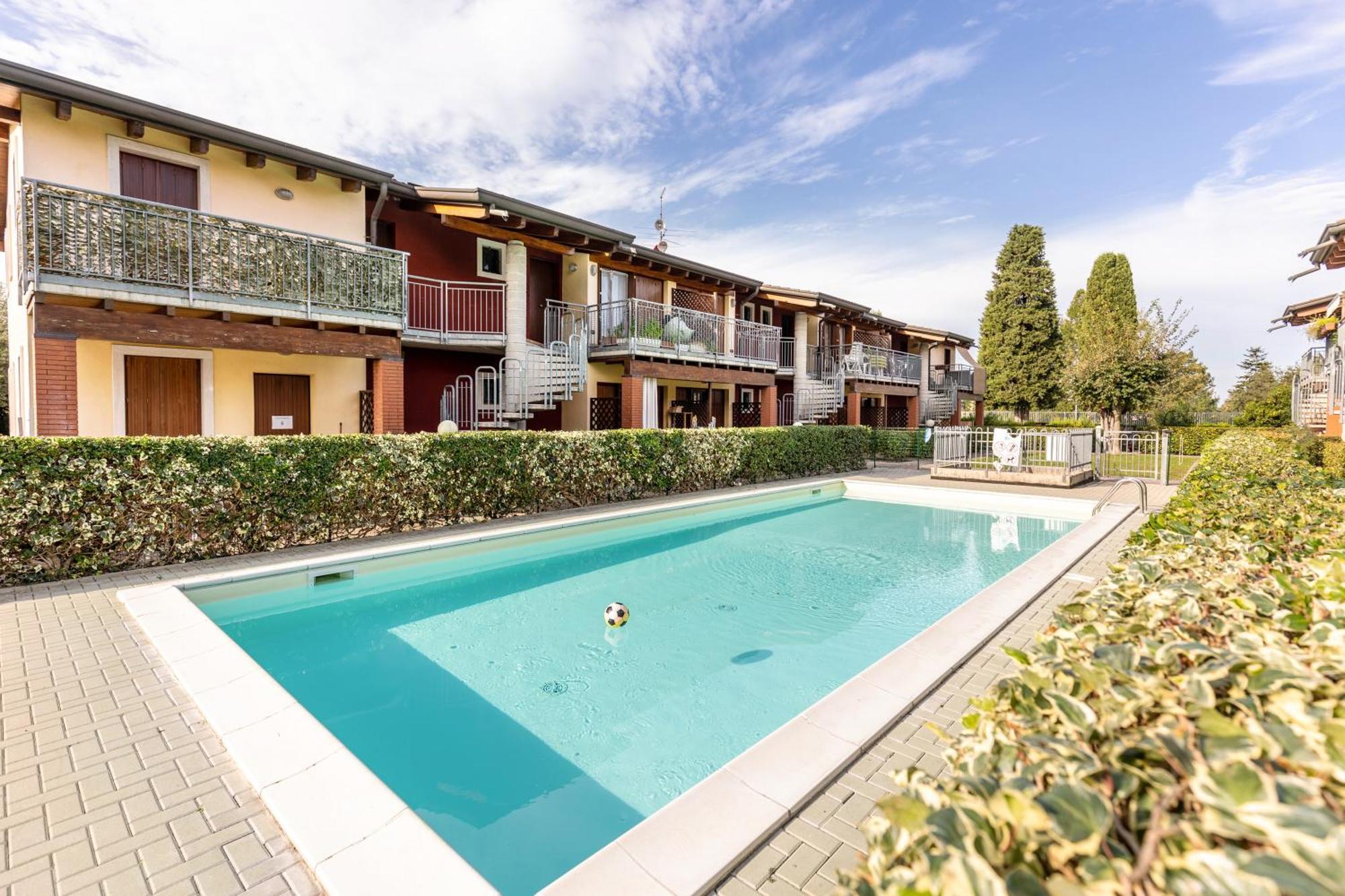 Residence La Corte Near Gardaland Castelnuovo del Garda Dış mekan fotoğraf